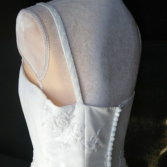 Off-White Beaded Strap Wedding Gown with Train – Size 10 | Divas & Queens - Picture 12 of 14